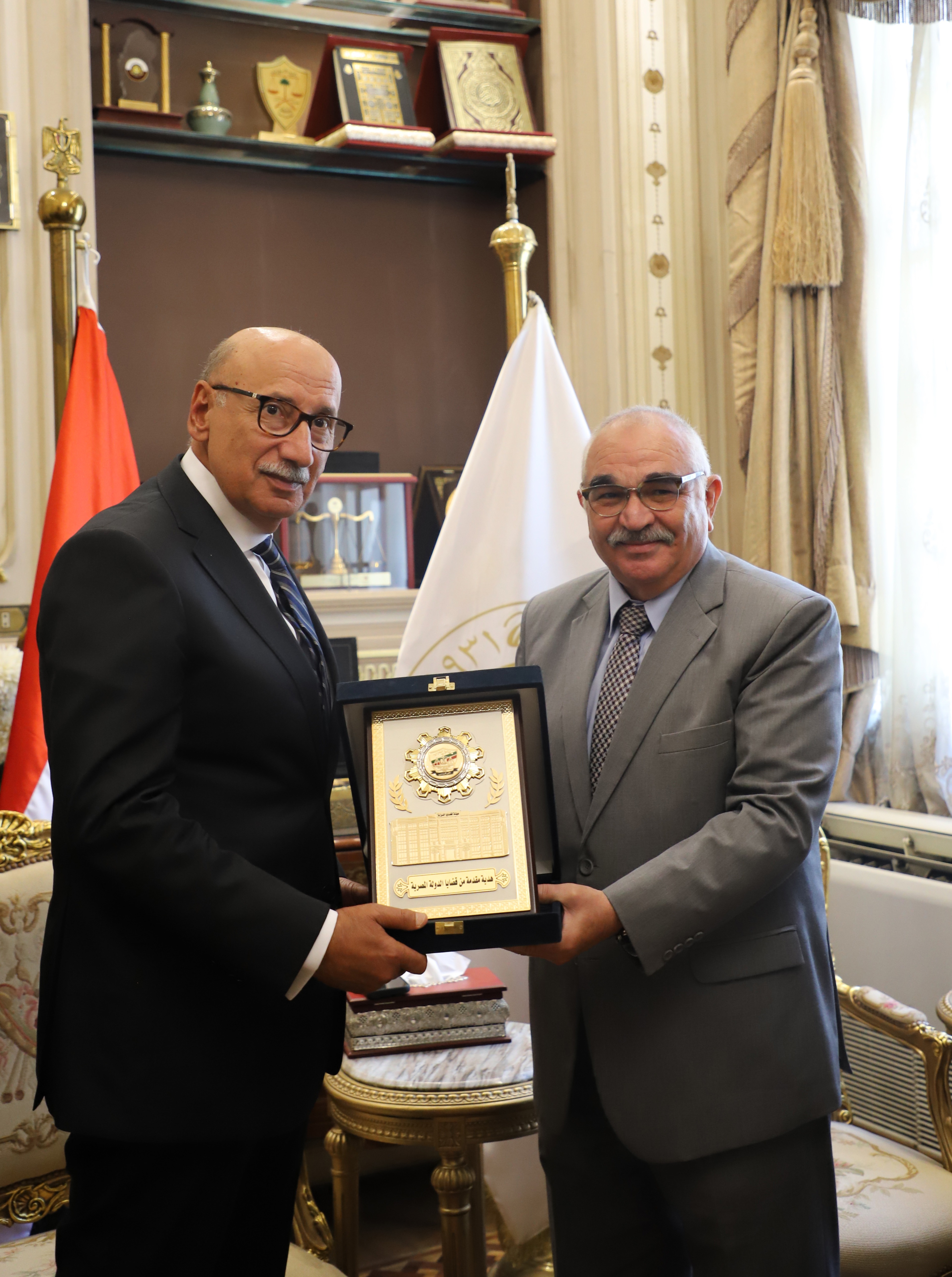 إستقبل القاضي /عاصم عبداللطيف الغايش – رئيس محكمة النقض السيد المستشار الدكتور/ حسين مدكور – رئيس هيئة قضايا الدولة