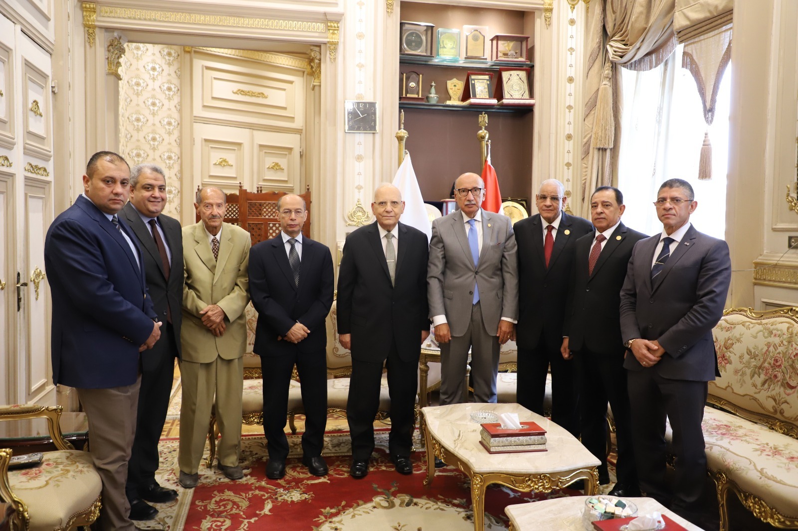 القاضي /عاصم الغايش – رئيس محكمة النقض يستقبل السيد المستشار / حسام عبد الرحيم – وزير العدل الأسبق