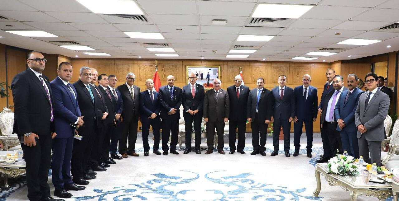 رئيس محكمة النقض يهنّئ المستشار د. حسين مدكور بمقر هيئة قضايا الدولة