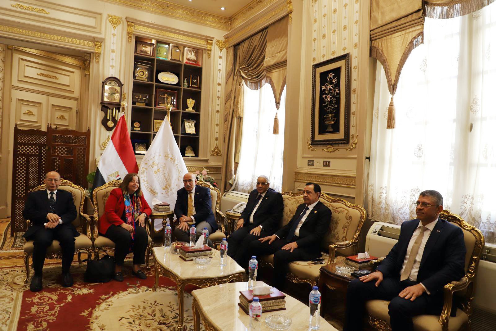 رئيس محكمة النقض رئيس مجلس القضاء الأعلى يستقبل الرئيس التنفيذي لصندوق الإسكان الاجتماعي