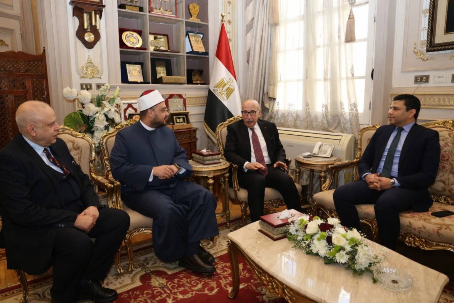 رئيس محكمة النقض ورئيس مجلس القضاء الأعلى يستقبل الأمين العام للمجلس الأعلى للشؤون الإسلامية