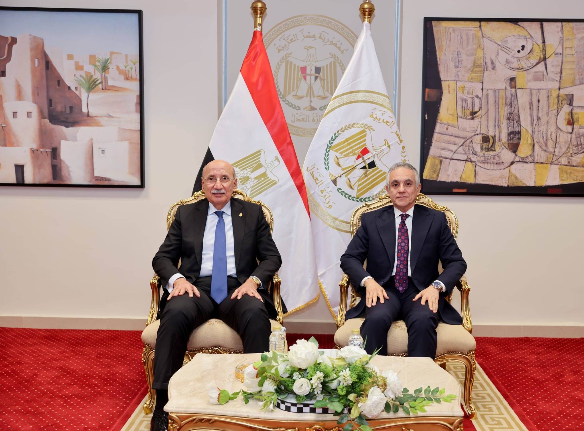 رئيس محكمة النقض رئيس مجلس القضاء الأعلى يهنئ وزير العدل بمقر الوزارة بالعاصمة الإدارية.