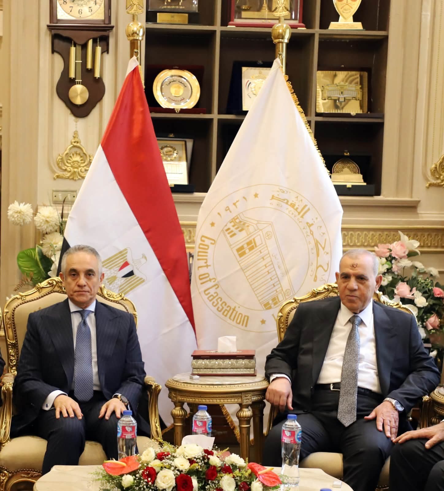 استقبل القاضي/ ربيع لبنه، رئيس محكمة النقض - رئيس مجلس القضاء الأعلى، بمقر محكمة النقض، السيد المستشار/ محمود حلمي الشريف، وزير العدل