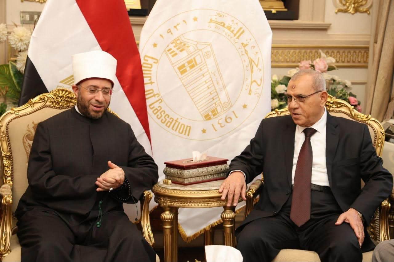 وزير الأوقاف يهنئ رئيس محكمة النقض بمناسبة توليه منصبه الجديد