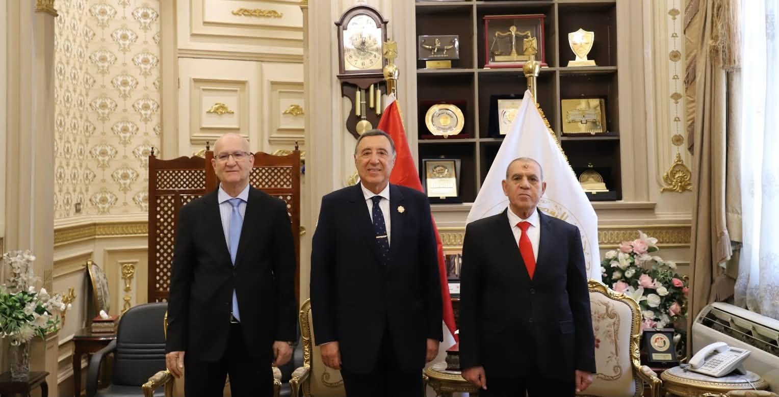 رئيس المحكمة الدستورية العليا يهنئ رئيس محكمة النقض بمناسبة توليه منصبه الجديد