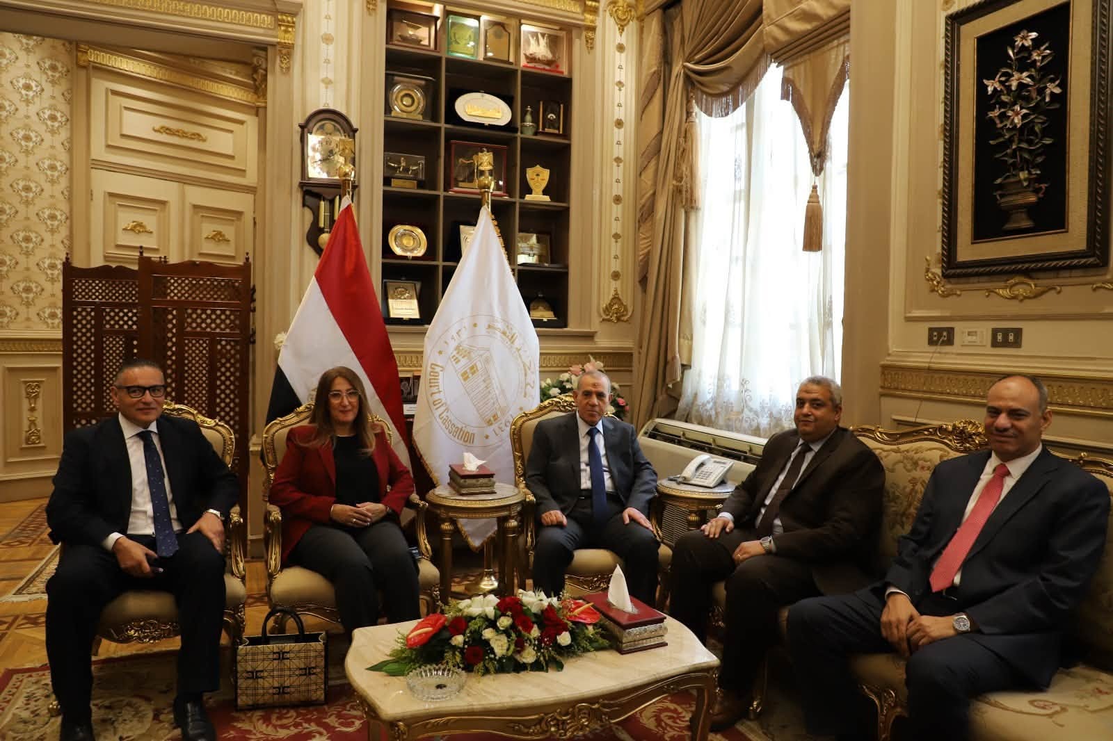 "رئيس مجلس القضاء الأعلى" يوقّع بروتوكول تعاون مع "الهيئة القومية للبريد" لتقديم خدمة الإعلان الإلكتروني المسجل